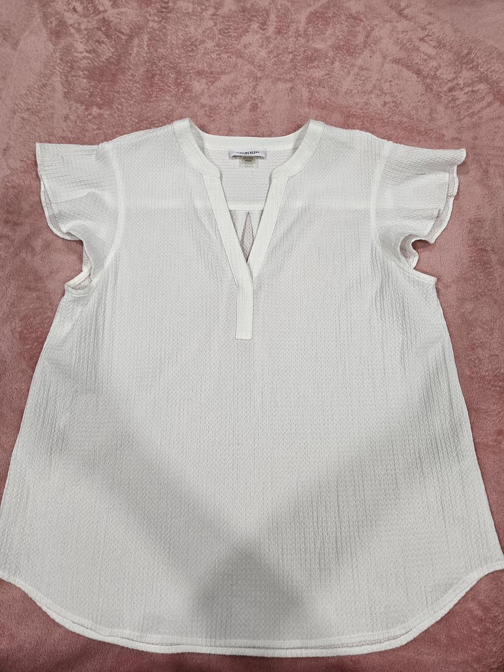Calvin Klein White Textured Flutter-Sleeve Split-Neck Blouse